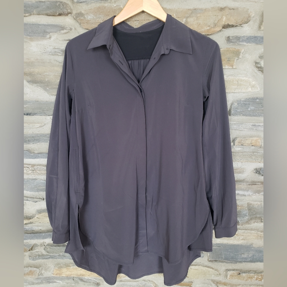 Lululemon Athletica Buttoned Collared Shirt 6 Dark Gray/black